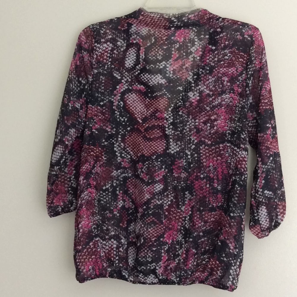 Oh so nice. Never worn shirt - Picture 5 of 7